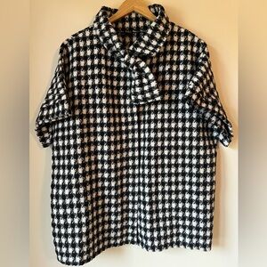 Carmen + Coco Black White Houndstooth Print Wide Sleeve Cape Shawl Size L/XL